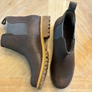 New Women's Chaco Fields Chelsea Boots